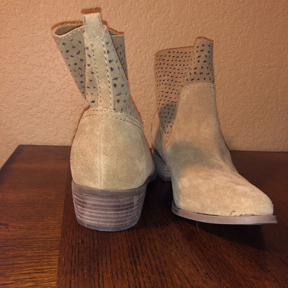 Booties - Picture 4 of 4